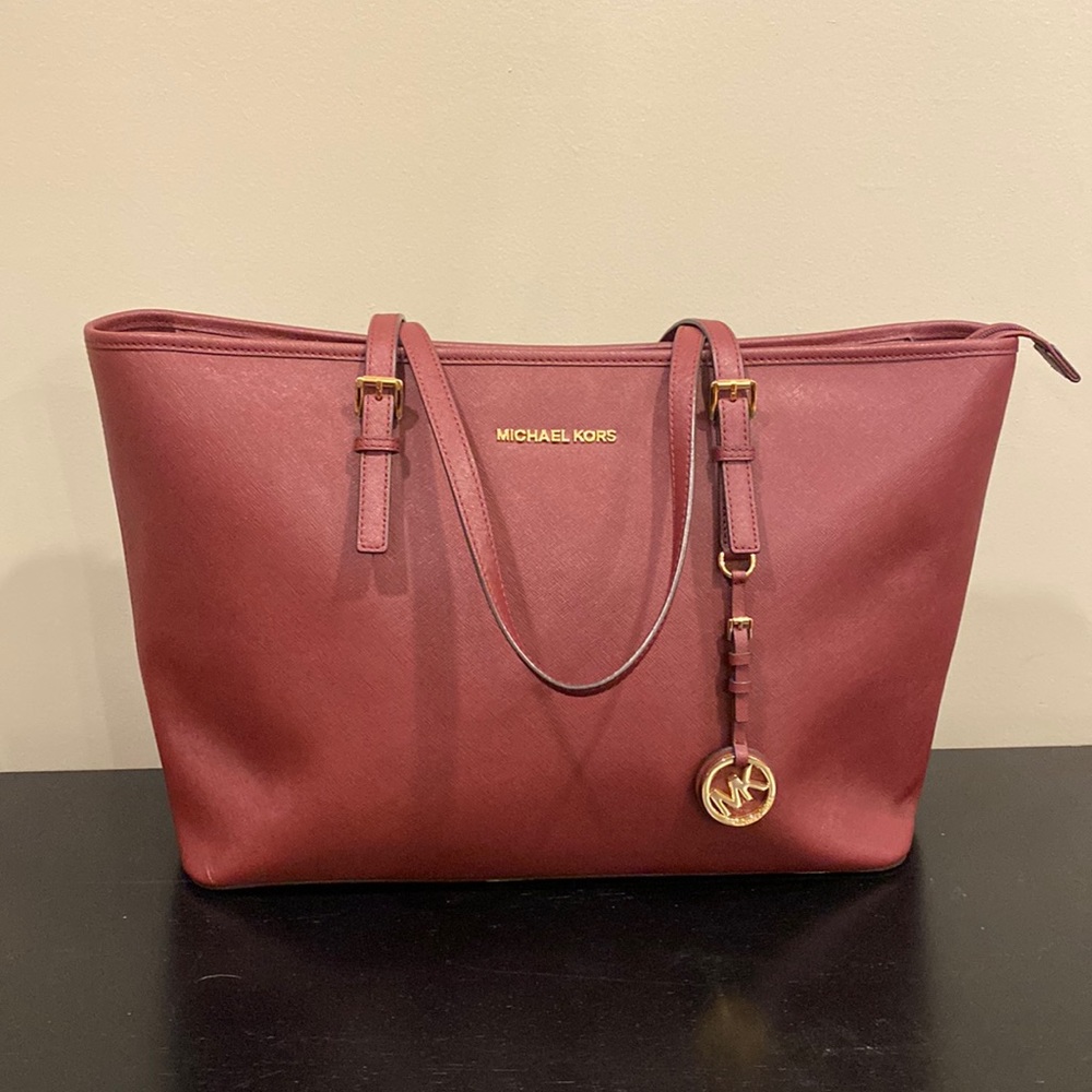 Michael Kors Jet Set Large- Wine colored